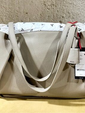 TUMI Georgica Valerie Tote Pebbled Leather in Taupe Driftwood